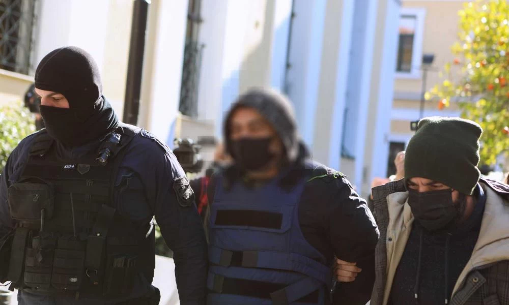 Αργυρούπολη: Προθεσμία δύο ημερών για να απολογηθεί έλαβε ο 46χρονος – Προπυλακίστηκε στα δικαστήρια